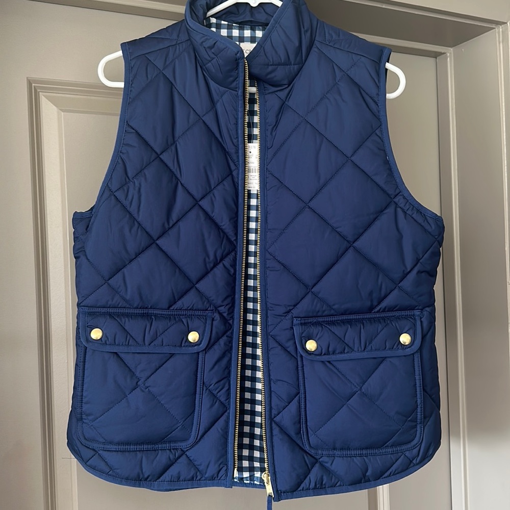 BNWT J Crew Factory Navy Puffer vest with gingham lining.